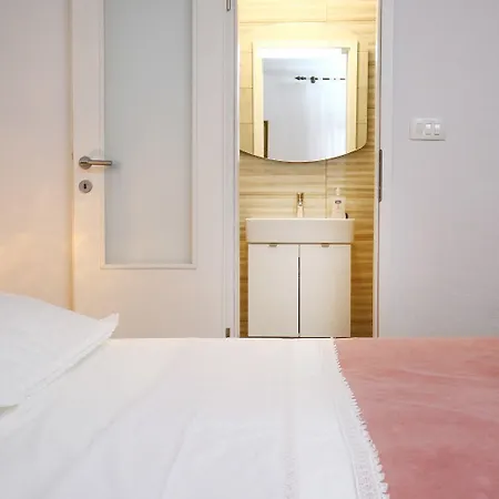 Neda Apartament *